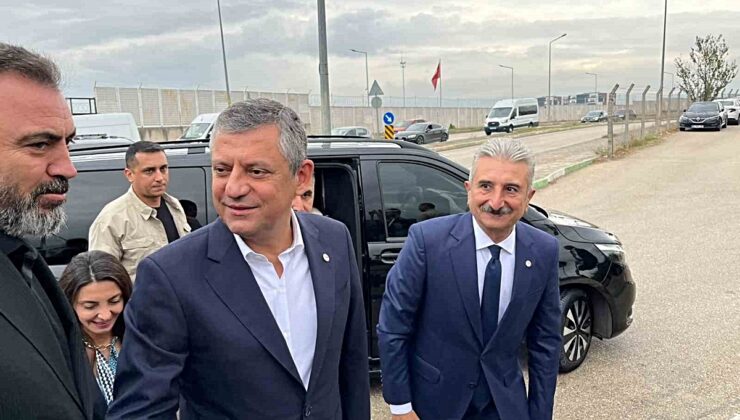 Özgür Özel ve Yeni Parti heyeti tutuklu Başkan Bozbey’i cezaevinde ziyaret etti