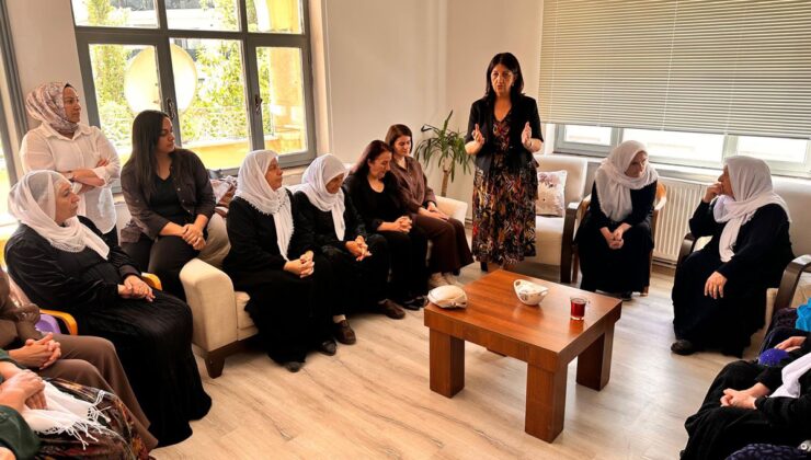 Pervin Buldan Van’da Barış Anneleriyle görüştü, sesi büyütmek sorumluluğumuzdur dedi