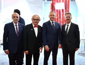 Polonya Cumhurbaşkanı Karol Nawrocki, MSPO 2026’da Türk stantlarını ziyaret etti