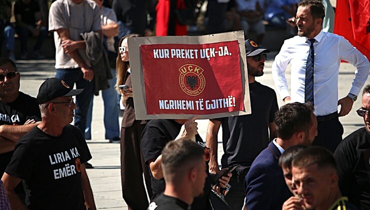 Priştine’de Thaçi ve UÇK komutanlarının Lahey’deki mahkumiyetine protestolar sürüyor