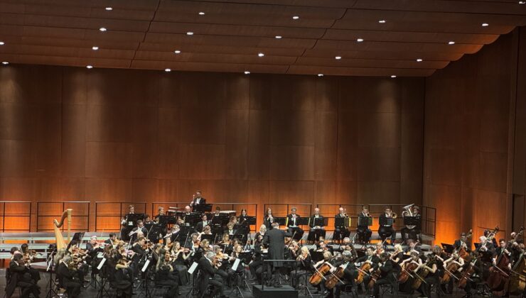 Royal Philharmonic Orchestra İstanbul Kültür Yolu Festivali’nde AKM’de konser verdi