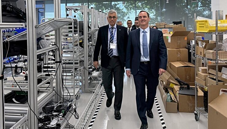 Sağlık Bakanı Memişoğlu, ABD’de Intuitive Surgical’ın üretim tesislerini inceledi