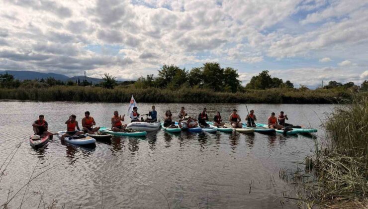 Samsun 19 Mayıs’ta SUP ve kano sporcuları su yüzeyi ve kıyıda çevre temizliği yaptı
