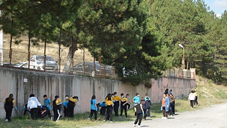 Samsun Havza’da ortaokul öğrencileri Dünya Temizlik Günü’nde çevre temizledi