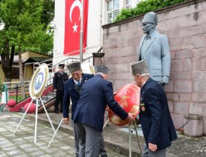 Samsun Ladik’te Gaziler Günü’nde Atatürk Anıtı’na çelenk sunuldu