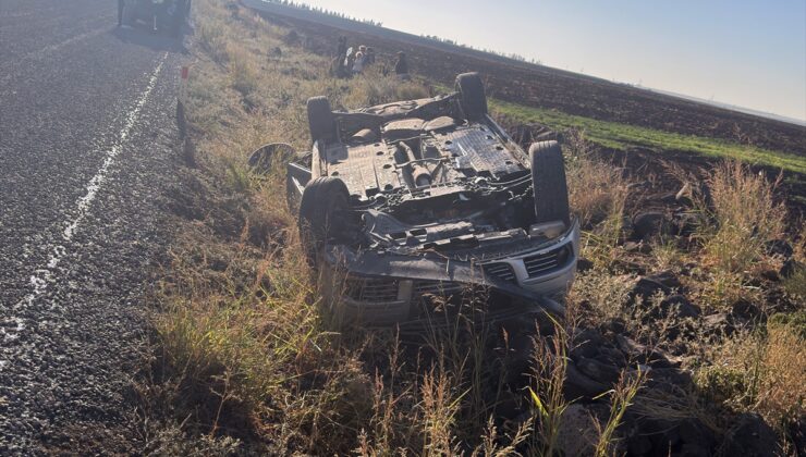 Şanlıurfa’nın Siverek ilçesinde devrilen otomobilde 2’si çocuk 4 kişi yaralandı