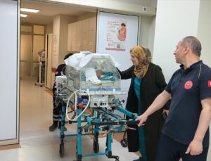 Siirt’te doğumsal kalp hastası 8 günlük bebek ambulans uçakla Ankara’ya sevk edildi.