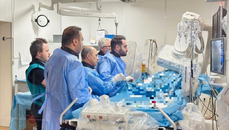 Siirt’te kalp damarları kireçlenmiş iki hasta tedavi edildi