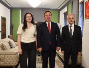 Silahlı saldırıda bir bacağını kaybeden doktor başhekim oldu