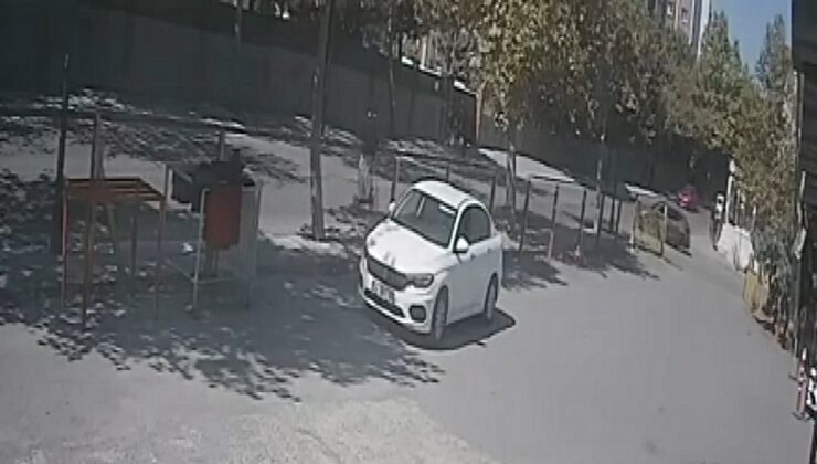 Silivri’de otomobil skuter sürücüsüne çarptı, sürücü yaralandı, kaza kameraya yansıdı