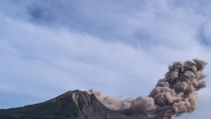 Sinabung Yanardağı alarmda: 615 kişi tahliye edildi