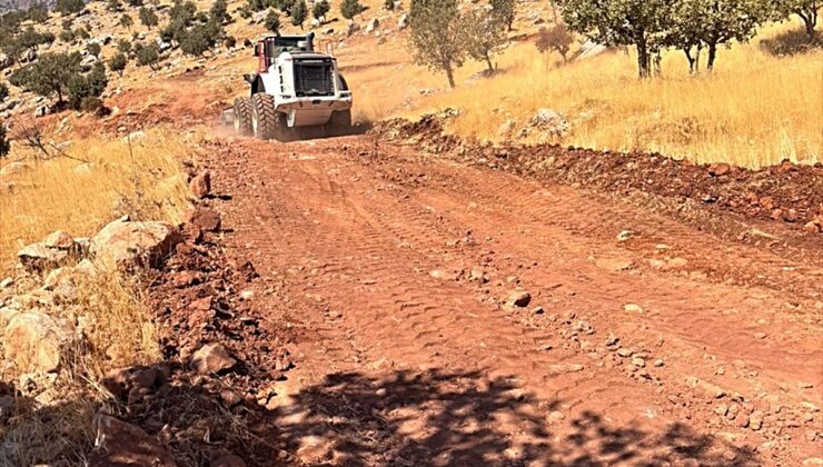 Şırnak’ta Kuşkonar köyünde yol açma çalışması başlatıldı
