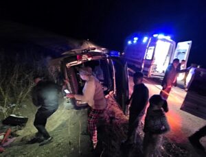 Sivas’ta hafif ticari aracın devrilmesi sonucu 5 kişi yaralandı
