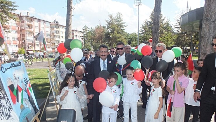 Sivas’ta uçurtmalar Gazzeli çocuklar için gökyüzüne bırakıldı