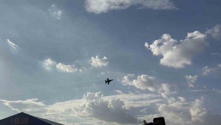 SOLOTÜRK, Şanlıurfa’da TEKNOFEST Güneydoğu kapsamında gösteri uçuşuyla nefes kesti
