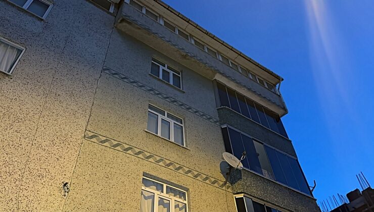 Sultangazi’de kolonlarından ses gelen 5’er katlı 2 bina tahliye edildi