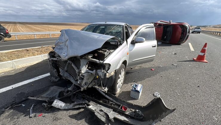 Tekirdağ Çorlu’da refüje çarpan otomobile çarpan araç takla attı, 4 kişi yaralandı