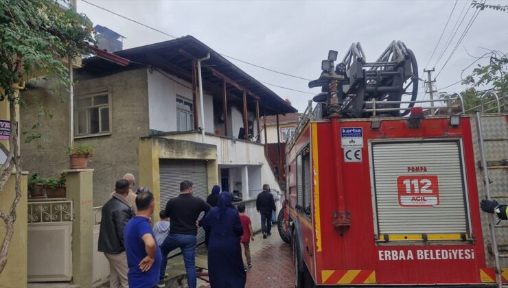 Tokat’ta çıkan yangında 2 katlı ev kullanılamaz hale geldi