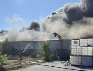 Tuzla’da İş Yeri Yangını Ahşap Deposuna Sıçradı