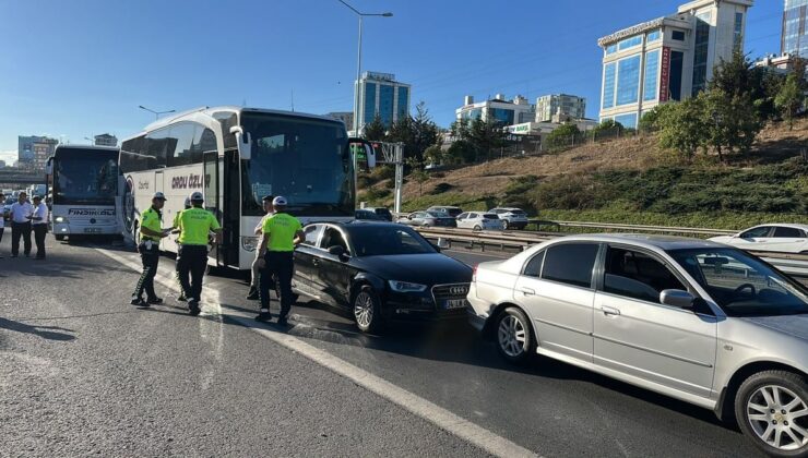 Ümraniye’de 4 aracın karıştığı zincirleme kaza