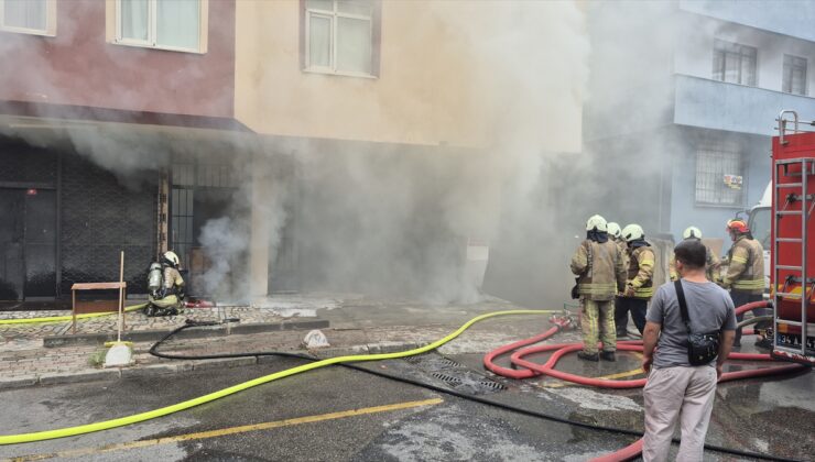 Üsküdar’da 6 katlı binada çıkan yangını itfaiye ekipleri söndürdü