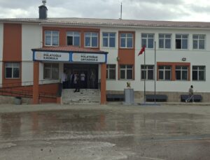 Van Tuşba’da kız öğrencinin okula getirdiği pompalı tüfeği öğretmen ve veliler aldı