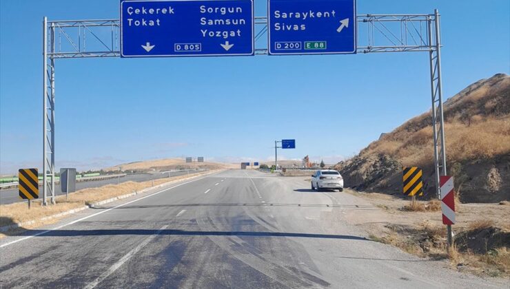 Yozgat’ta kara yollarındaki bilgi levhaları yenileniyor