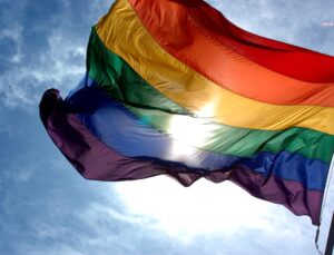 106 örgüt, Ailem Güvende’den tutuklu LGBTİ+’ların serbest bırakılmasını istedi