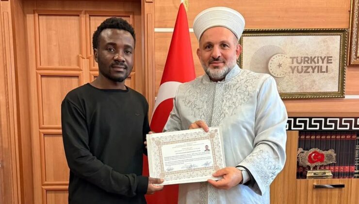 24 yaşındaki Kongolu öğrenci Bolu’da Müslüman olup Osman ismini aldı