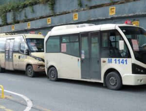 A47 minibüs şoförleri İBB önünde kontak kapattı, hattın kapatılmasını istedi