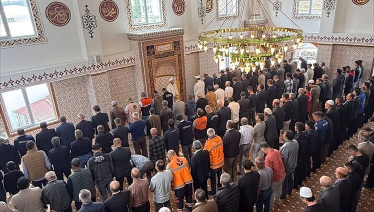 Adıyaman Gölbaşı’nda yıkılan Ozan Köyü Camisi, depremde ölen polisin adıyla açıldı