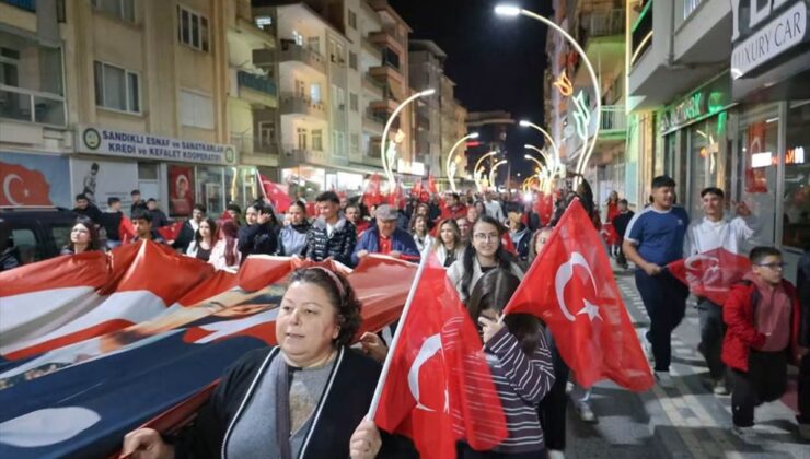 Afyon Sandıklı’da bayrak yürüyüşü yapıldı, Çay’da AK Parti vekilleri cenazeye katıldı