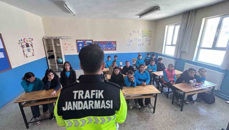 Afyonkarahisar İl Jandarma Komutanlığı, 503 öğrenciye trafik eğitimi verdi.