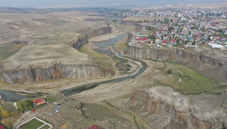 Ağrı Diyadin’de Murat Kanyonu’nda 8 kilometrelik yürüyüş ve highline yapıldı