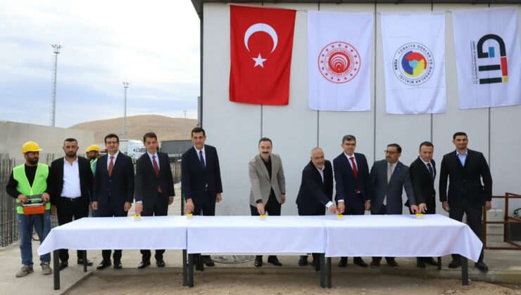 Ağrı Gürbulak’ta yarı sabit X-RAY temeli atıldı, 2 ayda hizmete alınması planlanıyor