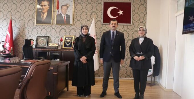 Ağrı Tutak Kaymakamı Coşkun, en çok kitap okuyan öğrenciyi makamında kabul etti
