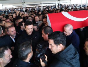 AK Parti’ye geçeceği konuşulan Alper Yeğin, Cumhurbaşkanı Erdoğan ile aynı karede