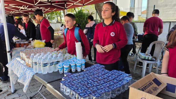Akyazı’da üç okulun işbirliğiyle düzenlenen hayır kermesi eğitime destek sağlayacak