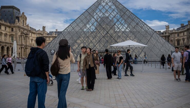 Albüm: Çinli turistler Ulusal Gün tatilinde Paris’e yoğun ilgi gösterdi