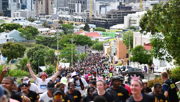 Albüm: Güney Afrika’da ilk kez düzenlenen Nelson Mandela Maratonu’na yoğun ilgi