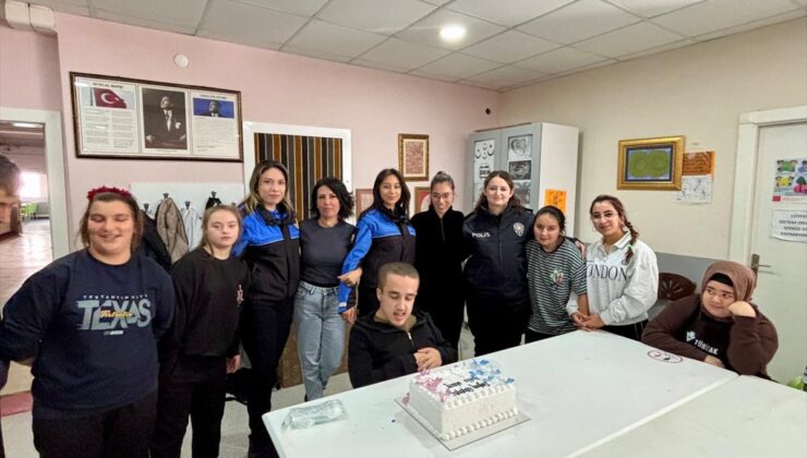 Amasya’da polis, özel eğitim gören 15 öğrenciye doğum günü sürprizi yaptı