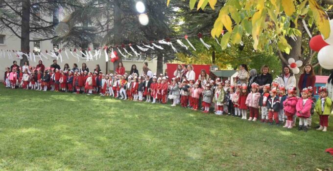Anadolu Üniversitesi kreşinde Cumhuriyet’in 103. yıl dönümü törenle kutlandı