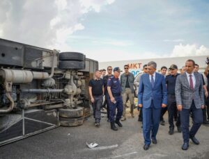Antalya Valisi Şahin, midibüs kazasında ağır yaralının durumu kritik değil dedi
