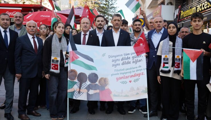 Antalya’da 26 imam hatip okulundan yaklaşık 6 bin öğrenci Gazze için sessiz yürüdü