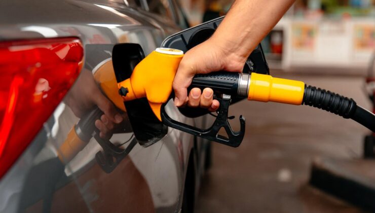Araç sahiplerine müjde! Benzine dev indirim pompaya yansıdı