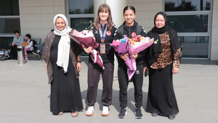 Avrupa Boks Şampiyonası’nda bronz alan Sudenur Yalgattekin Şırnak Cizre’de karşılandı