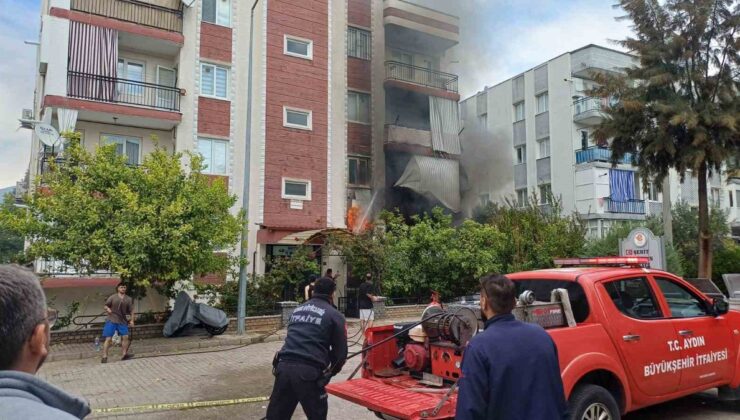 Aydın Efeler’de apartmanın ikinci katında çıkan yangına itfaiyenin müdahalesi sürüyor