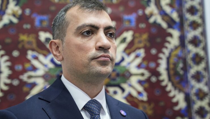 Azercosmos yetkilisi Badirkhanov Antalya’da Türkiye-Azerbaycan uzay işbirliğini anlattı