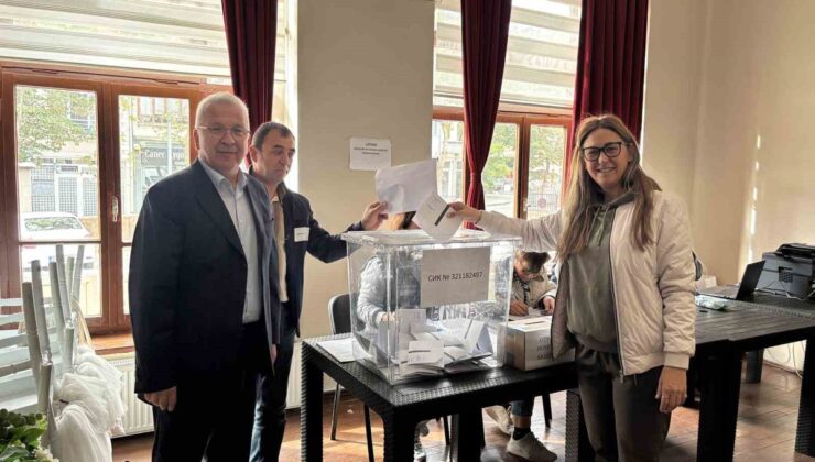 Babaeski’de çifte vatandaşlar Bulgaristan cumhurbaşkanı seçimi için oy kullandı