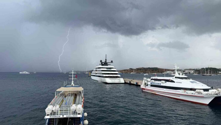 Bahama bayraklı kruvaziyer gemisi Emerald Azzurra, 100 yolcuyla Bodrum’a yanaştı